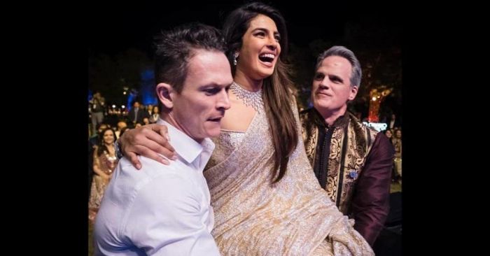 Πιο λαμπεροί από ποτέ! Η πρώτη εμφάνιση της Priyanka Chopra & του Nick Jonas ήταν ονειρική