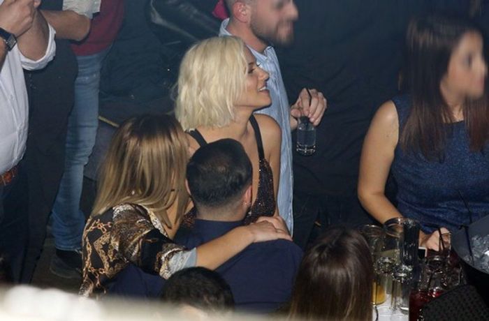 Η Λάουρα Νάργες σε νυχτερινή έξοδο με το πιο σέξι outfit