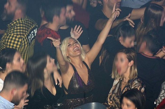 Η Λάουρα Νάργες σε νυχτερινή έξοδο με το πιο σέξι outfit