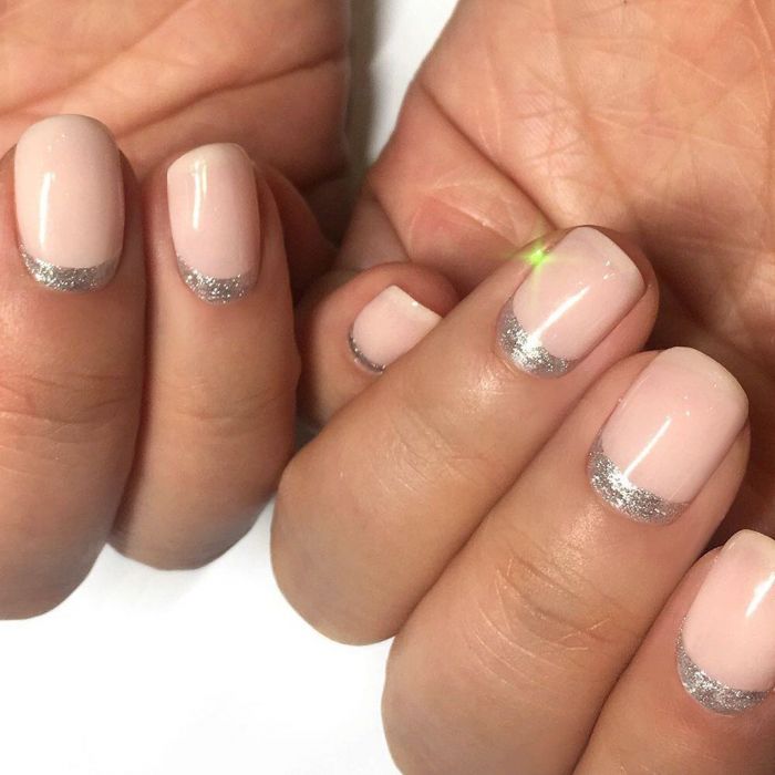 Attention! Βρήκαμε δέκα μανικιούρ με glitter που ΔΕΝ μισούμε