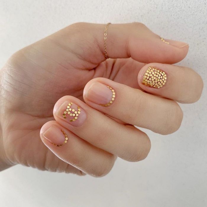 Attention! Βρήκαμε δέκα μανικιούρ με glitter που ΔΕΝ μισούμε