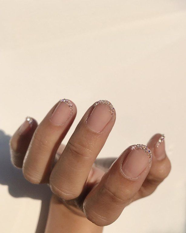Attention! Βρήκαμε δέκα μανικιούρ με glitter που ΔΕΝ μισούμε