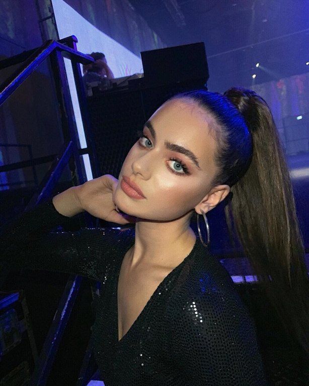 Yael Shelbia (τρίτη)