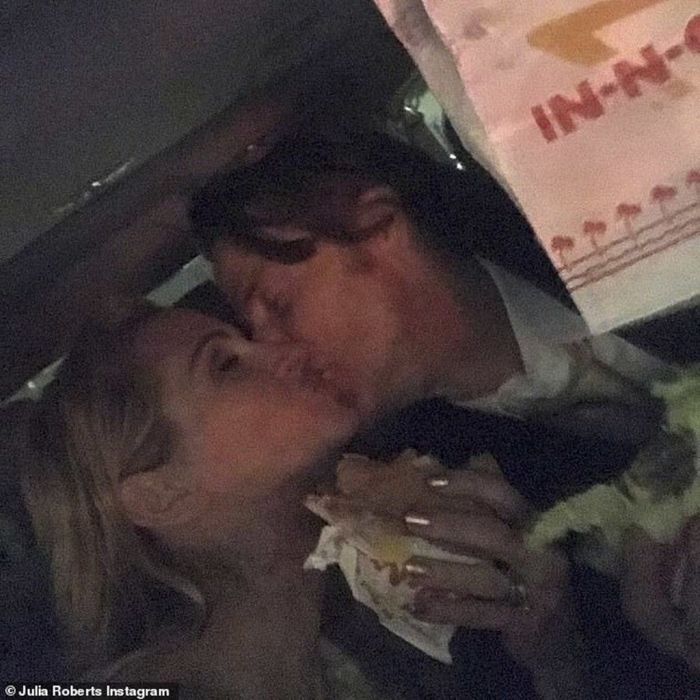 Ο γάμος της Julia Roberts μπαίνει στο μικροσκόπιο λόγω αυτής της φωτογραφίας