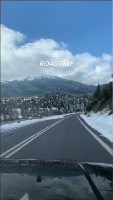 Η Αθηνά Οικονομάκου πήγε εκδρομή στα χιόνια, και δεν ήταν μόνη της