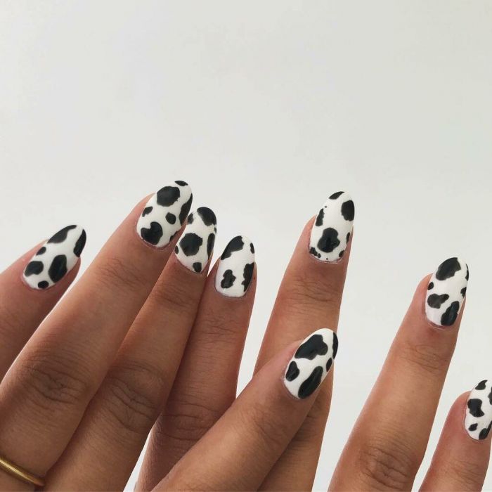 Κανένα leopard print! Το πιο hot nail art για εμάς είναι το #CowNails