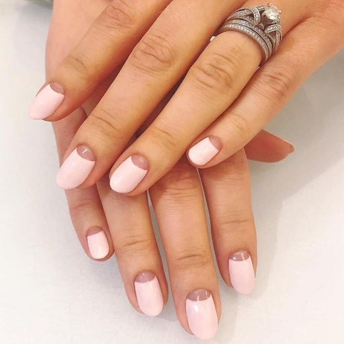 Αυτά τα nail art θα σε κάνουν να δεις τα ροζ νύχια με άλλο μάτι