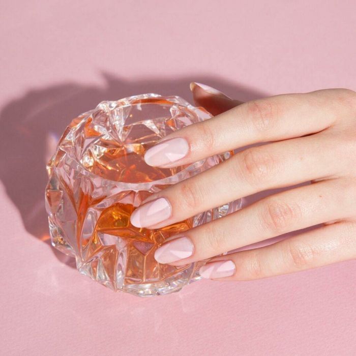 Αυτά τα nail art θα σε κάνουν να δεις τα ροζ νύχια με άλλο μάτι