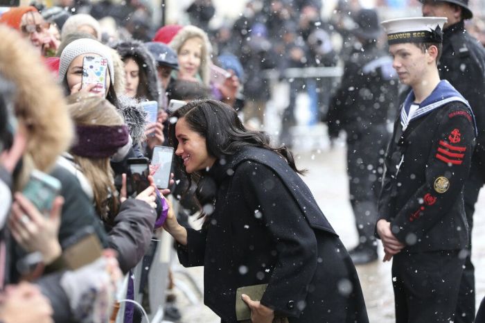 Τα δάχτυλα της Meghan Markle φανερώνουν κάτι πολύ ανησυχητικό για την εγκυμοσύνη της