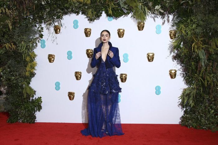 Η Lily Collins με Givenchy