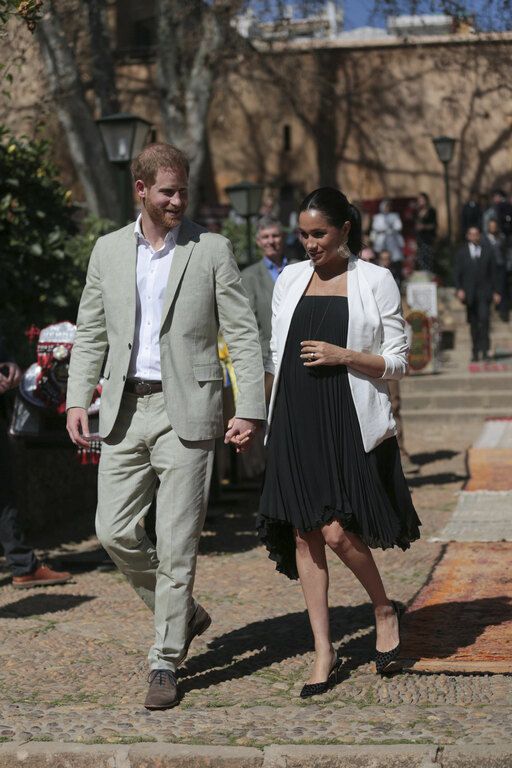 Royal σοκ: Ο πρίγκιπας Harry χάνει την ψυχραιμία του & απωθεί έναν cameraman στο Μαρόκο