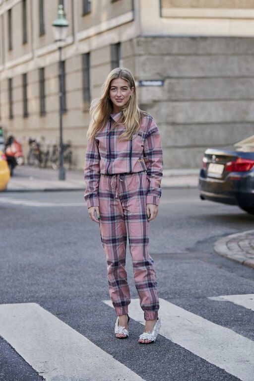 Ως μέρος ενός trendy deux-pieces. Aν επιλέξεις ένα σε παστέλ ροζ, μοβ, πράσινες και κίτρινες αποχρώσεις θα έχεις δημιουργήσει το πιο hot σύνολο της σεζόν.