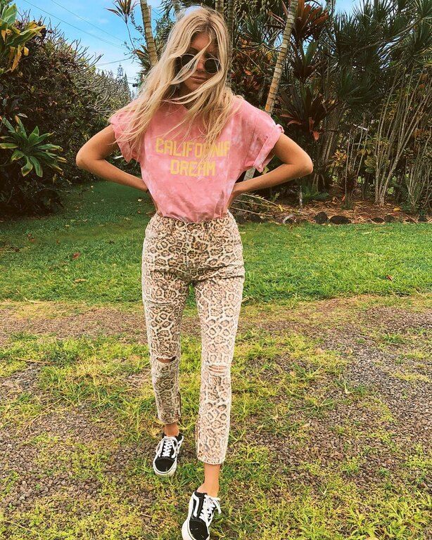 Αυτή η fashion blogger από τη Χαβάη έχει τον πιο στυλάτο λογαριασμό που έχουμε δει στο Instagram