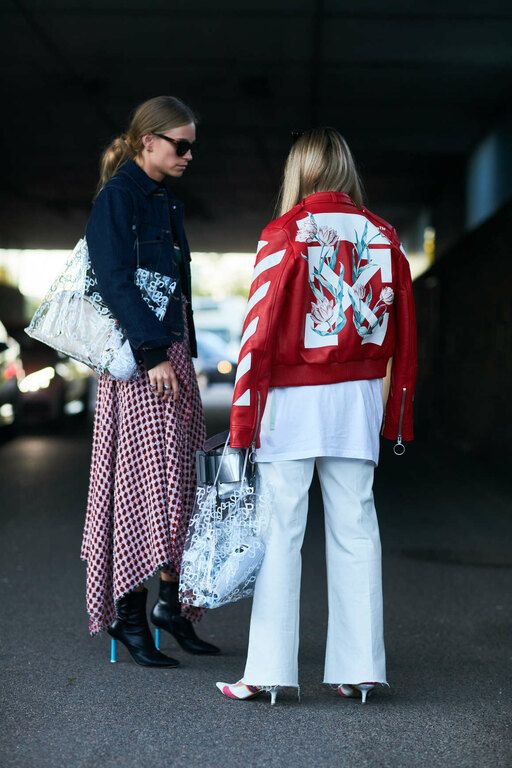 Wild Things: Συνδύασε το λευκό denim παντελόνι σου με biker jacket σε κόκκινη ή μαύρη απόχρωση και ετοιμάσου για πιο sexy, ανοιξιάτικα looks.