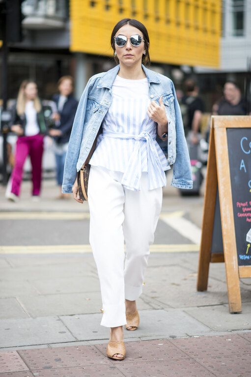 Με ένα total white σύνολο ή με ένα navy, ριγέ μπλουζάκι το look σου φέρνει στο μυαλό κάτι από γαλλική Ριβιέρα.