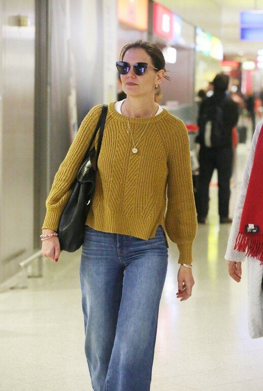 H Katie Holmes και η Suri Cruise έφυγαν από την Ελλάδα ντυμένες με τα απόλυτα travel chic looks