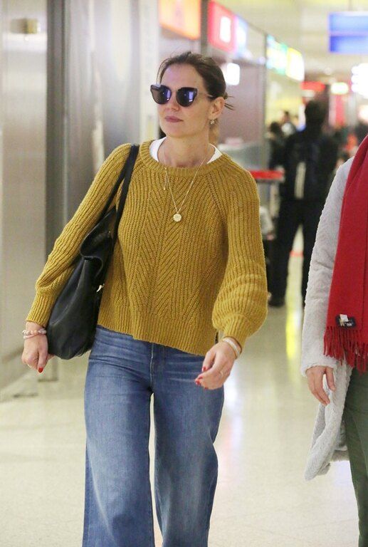 H Katie Holmes και η Suri Cruise έφυγαν από την Ελλάδα ντυμένες με τα απόλυτα travel chic looks