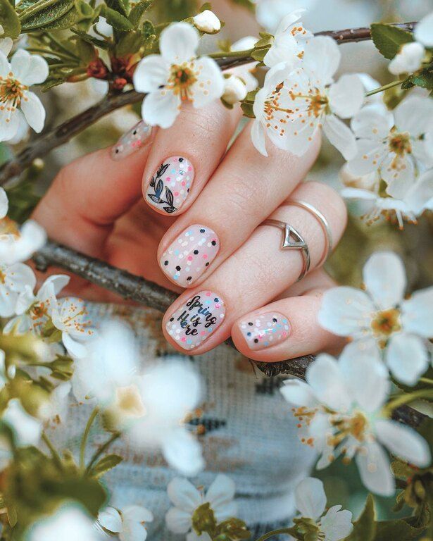 Nailspiration! Δέκα μανικιούρ για να χαζέψεις όσο κάνεις το μεσημεριανό σου διάλειμμα