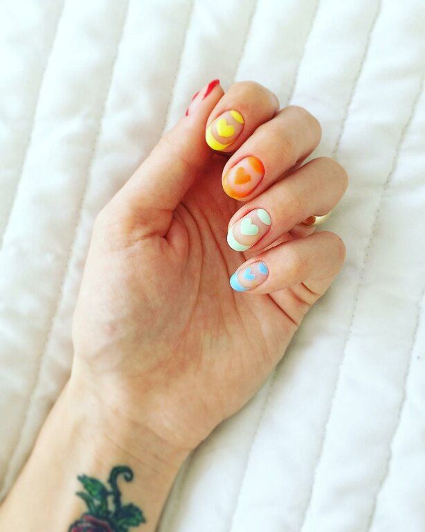 Nailspiration! Δέκα μανικιούρ για να χαζέψεις όσο κάνεις το μεσημεριανό σου διάλειμμα