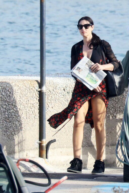 Κανένα photoshop: Η Monica Bellucci κάνει διακοπές και μας δείχνει το κορμί της (photos)