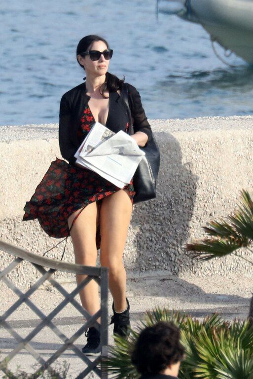 Κανένα photoshop: Η Monica Bellucci κάνει διακοπές και μας δείχνει το κορμί της (photos)