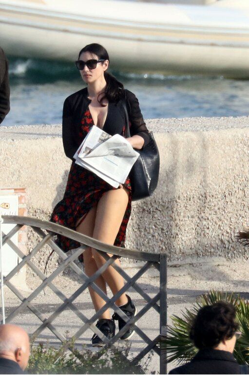 Κανένα photoshop: Η Monica Bellucci κάνει διακοπές και μας δείχνει το κορμί της (photos)