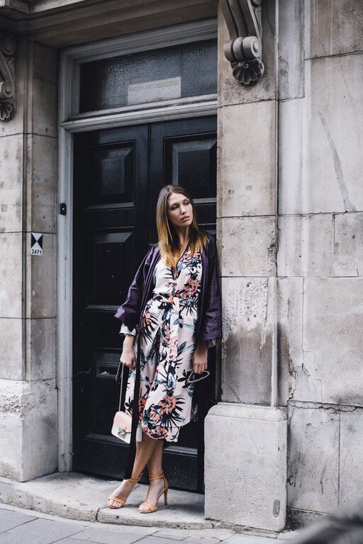 Floral: σε υπέρκομψα midi φορέματα και αέρινα tops