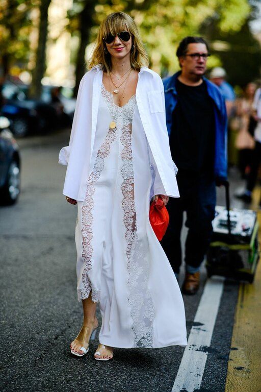 Lingerie clothes: και σε φορέματα και σε tops, με πουκάμισα ή jackets από πάνω
