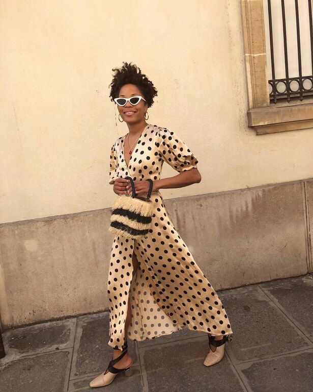 Πουά ρούχα: wrap φορέματα, retro tops, cropped παντελόνια και πολλά άλλα