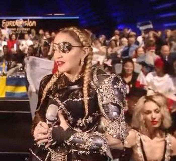 Η Τάμτα αποκάλυψε τι ένιωσε δίπλα στη Madonna (video)