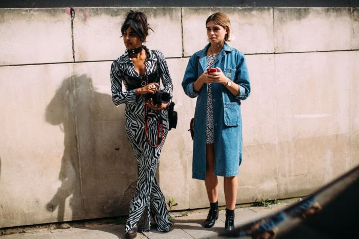 Ένα animal printed playsuit συνδυάζεται με μαύρα αξεσουάρ αν θες το τελικό αποτέλεσμα να είναι αρκετά sexy.