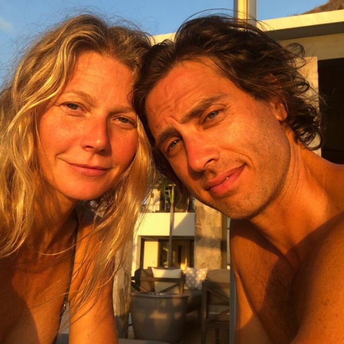 Η Gwyneth Paltrow και ο Brad παντρεύτηκαν πριν από 8 μήνες έπειτα από σχεδόν 4 χρόνια σχέσης και τα πράγματα μεταξύ τους είναι πάρα πολύ καλά. Μπορεί πριν από 2 μήνες να ακούστηκαν φήμες χωρισμού, αυτό όμως δεν ισχύει και οι φωτό το αποδεικνύουν.