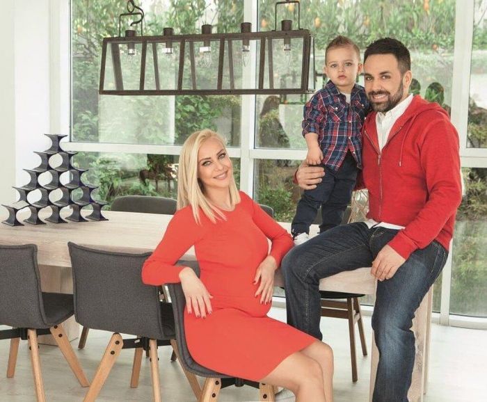 Ο Γιώργος Γιαννιάς έγραψε στο instagram: Καλώς ήρθες αντράκι μου και εσύ..σε περιμέναμε πώς και πώς.. η μεγαλύτερη επιτυχία , το μεγαλύτερο ΘΑΥΜΑ..είσαι ΥΠΕΡΟΧΟΣ..Αντώνη μου..!!! Ελευθερία μου σευχαριστώ για τα 2 αντράκια που μου χάρισες.. ΣΑΓΑΠΩ!!