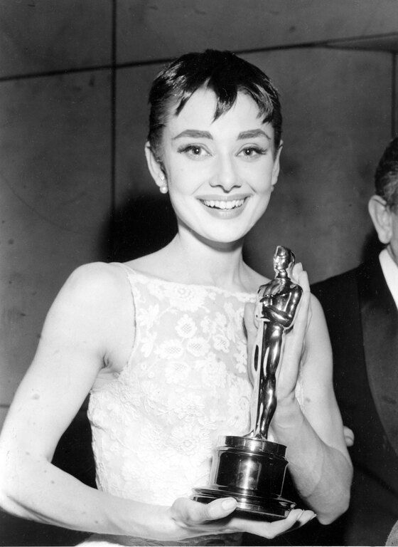 AUDREY HEPBURN. Το αγορίστικο κούρεμα που αποδεικνύει πως το μήκος των μαλλιών δεν έχει σχέση με τη θηλυκότητα.
