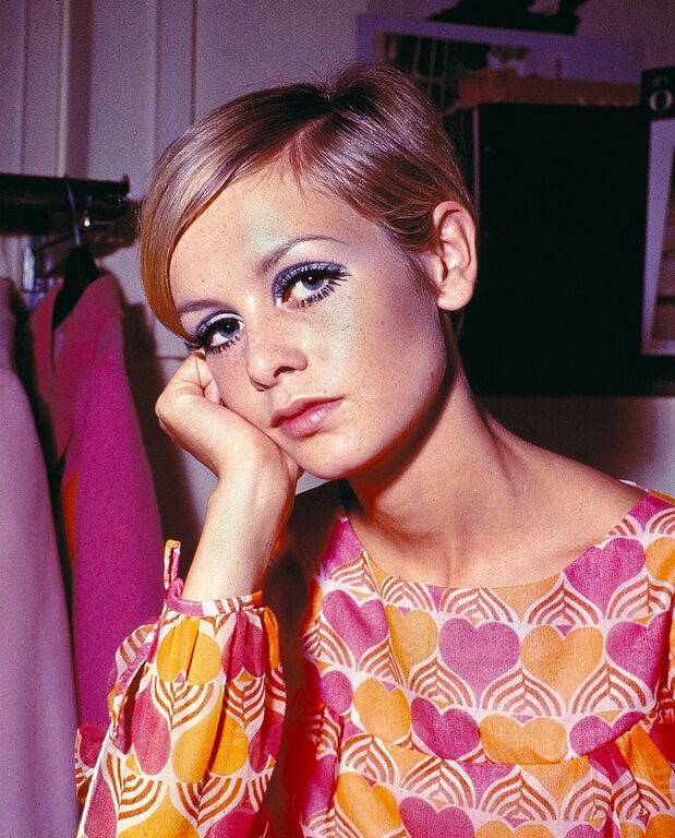 TWIGGY. Το αδύνατο μοντέλο που έγινε ακόμαπιο δημοφιλές αφού κουρεύτηκε.