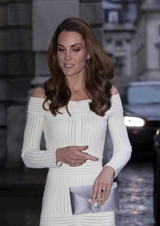 H Κate Middleton αποδεικνύει πως αυτό το στυλ φορέματος είναι και φέτος της μόδας