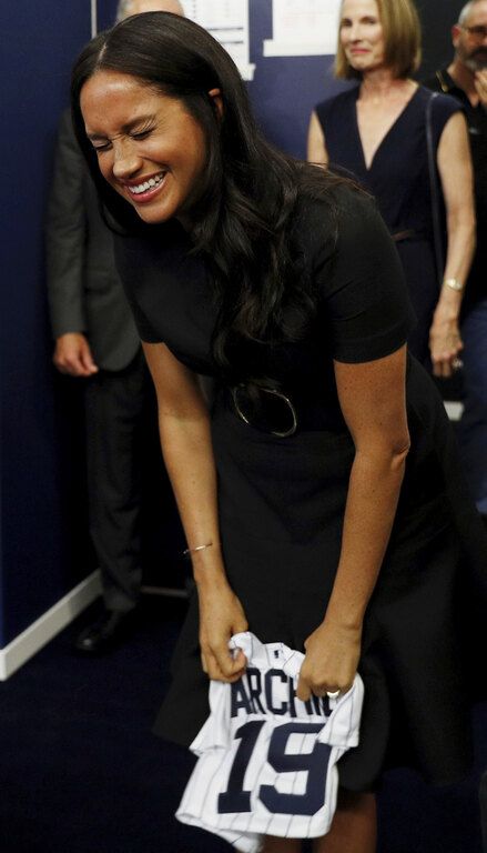 Σύμφωνα λοιπόν με μια πηγή που μίλησε στο Us Weekly η Meghan Markle δεν μετανιώνει για το baby shower που πραγματοποιήθηκε στη Νέα Υόρκη και πήρε τόσο μεγάλες διαστάσεις. Δεν μετανιώνει που γιόρτασε τον ερχομό του πρώτου της παιδιού, ούτε που έγινε στη Νέ
