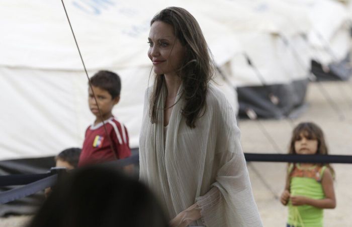 Σύμφωνα λοιπόν με πληροφορίες, η Angelina κατά τη διάρκεια του καλοκαιριού θα βρίσκεται στο Μεξικό για τα γυρίσματα της νέας της ταινίας, Those Who Wish Me Dead.