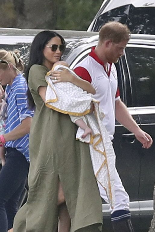 Κέρινα ομοιώματα του Harry και της Meghan βρίσκονται σε πολλές χώρες, όμως αυτά που υπάρχουν στο Amsterdam, είναι λες και πραγματικά τους βλέπεις μπροστά σου.