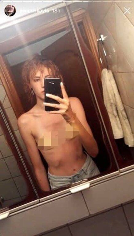 Ιδού η topless φωτό της