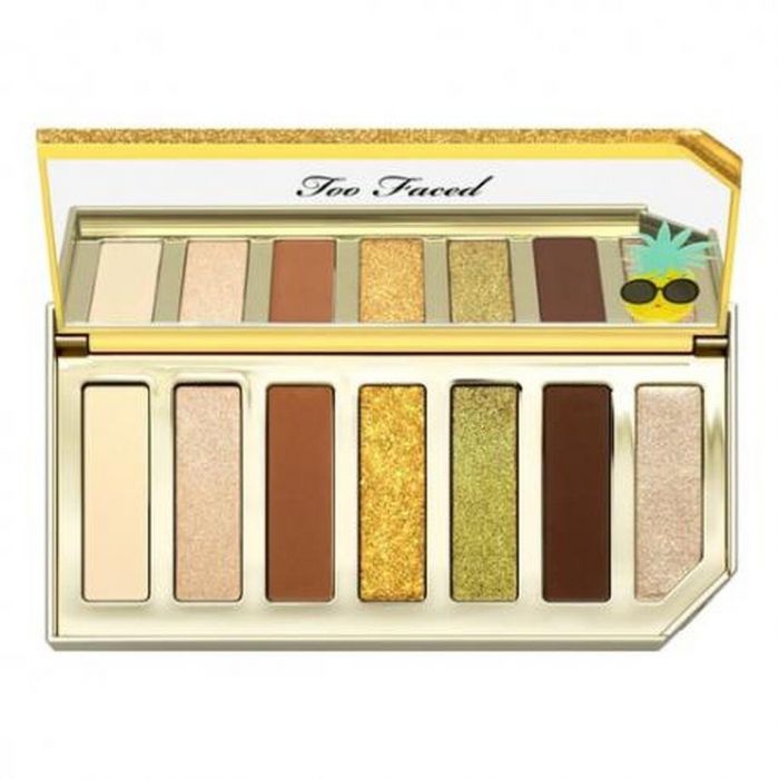TOO FACED, SPARKLING PINEAPPLE. Μια απίθανη παλέτα ματιών με λαχταρις΄το άρωμα ανανά και χρώματα που κλέβουν την παράσταση.