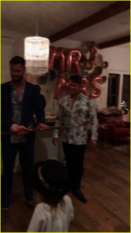 Ορίστε; Η Miley Cyrus και ο Liam Hemsworth χώρισαν 8 μήνες μετά τον γάμο τους και αυτό δεν είναι αστείο.