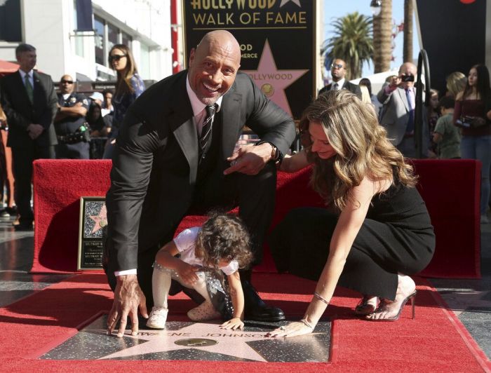 Μιλάμε φυσικά για τον Dwayne ‘The Rock’ Johnson που πατρεύτηκε την εδώ και 11 χρόνια αγαπημένη του Lauren Hashian σε έναν μυστικό γάμο υπερπαραγωγή.