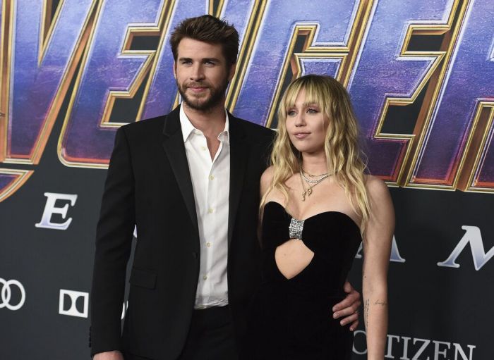 Όσο για την οικογένεια του Liam, πανικοβάλλεται και μόνο στη σκέψη ότι ίσως τα το παιδί τους τα ξαναβρεί με τη σύζυγό του, μιας και ποτέ τους δε συμπάθησαν την Miley.