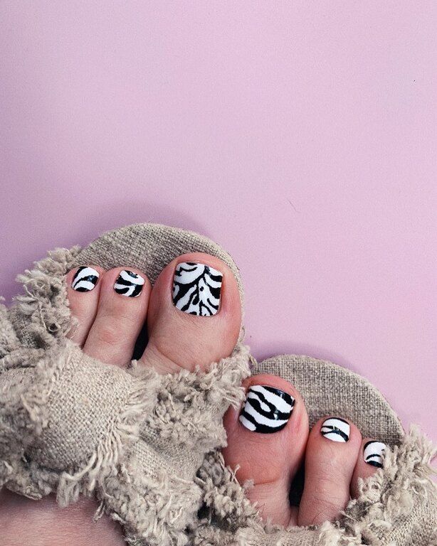 @another.nails Δεν έχουμε δει πιο όμορφο animal print σε πεντικιούρ!