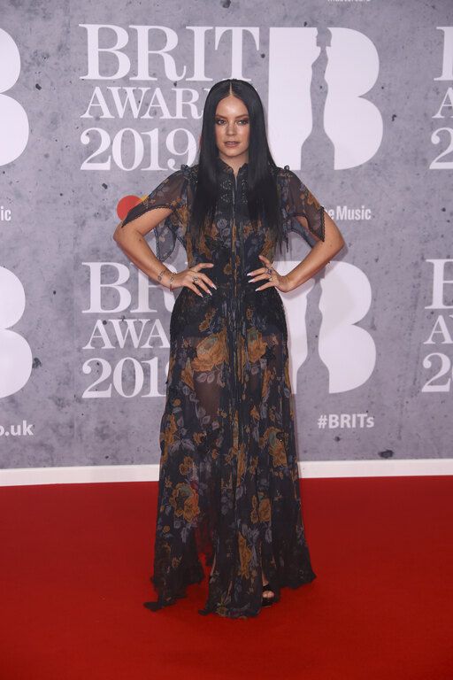 H διάσημη Αγγλίδα τραγουδίστρια Lily Allen λοιπόν, η οποία ως γνωστόν έχει χωρίσει με το σύζυγο και πατέρα των παιδιών της φημολογείται ότι είναι ζευγάρι με έναν άκρως αγαπητό ηθοποιό.