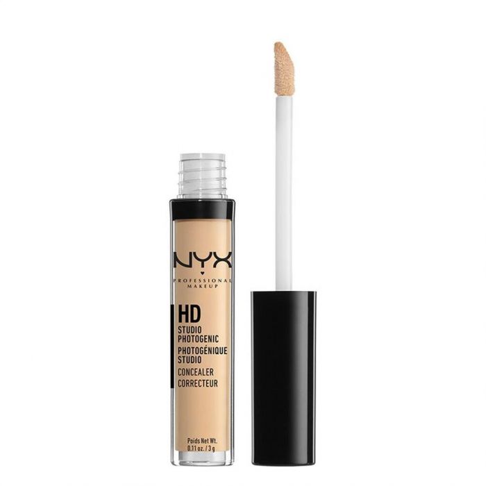 CONCEALER TIP: Αν δεν βρίσκεις την σωστή απόχρωση κονσίλερ δοκίμασε να πάρεις μία ανοιχτή και μία σκούρα για να φτιάξεις τη δική σου. NYX, CONCEALER WAND 8,25€