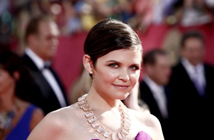 GINNIFER GOODWIN. Όχι, δεν θα ξεπεράσουμε ποτέ αυτό το pixie cut και το πόσο τέλειο δείχνει στο κόκκινο χαλί.