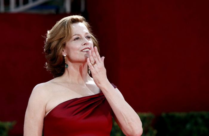 SIGOURNEY WEAVER. Παρέδωσε μαθήματα κομψότητας, στιλ και του πως να μεγαλώνεις με χάρη.
