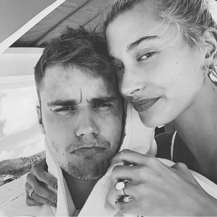 Λίγο πριν έρθει η μεγάλη μέρα και μετά το bachelorette της Hailey, ο τραγουδιστής ανέβασε μία φωτογραφία από τους δυο τους όταν ήταν μικροί και το Instagram «έλιωσε»